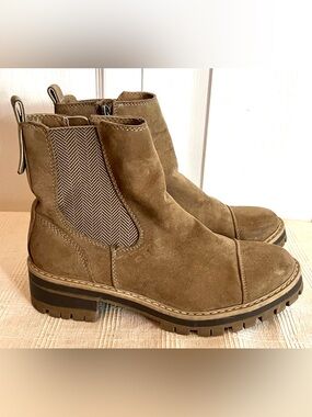 Time and Tru Brown Faux Suede Lug Sole Chelsea Boots - Size 7